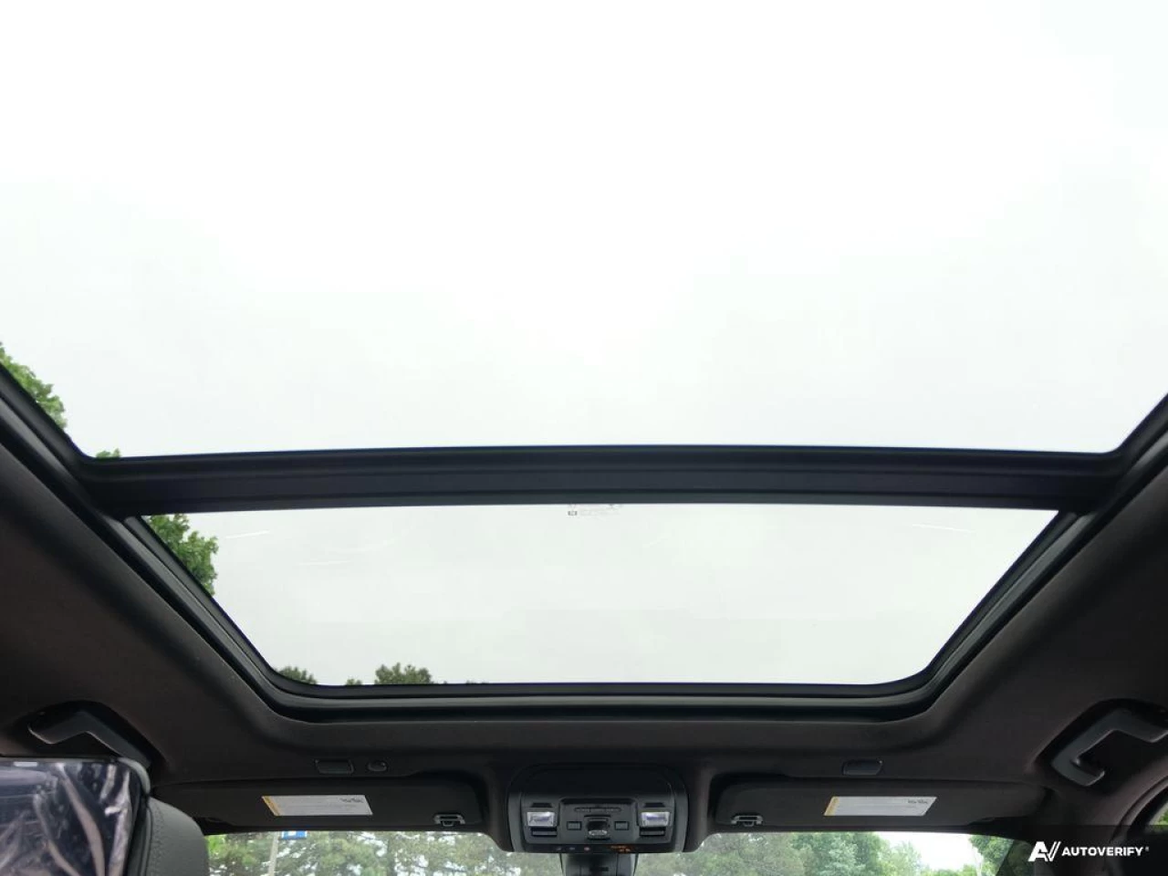 2021 GMC Yukon Denali Main Image