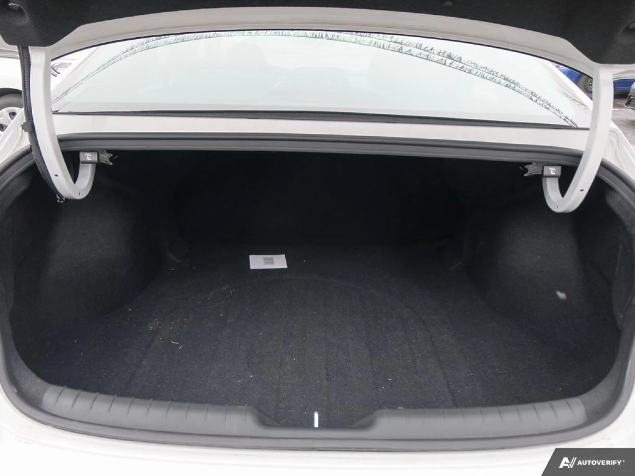 2022 Hyundai Elantra Preferred Main Image