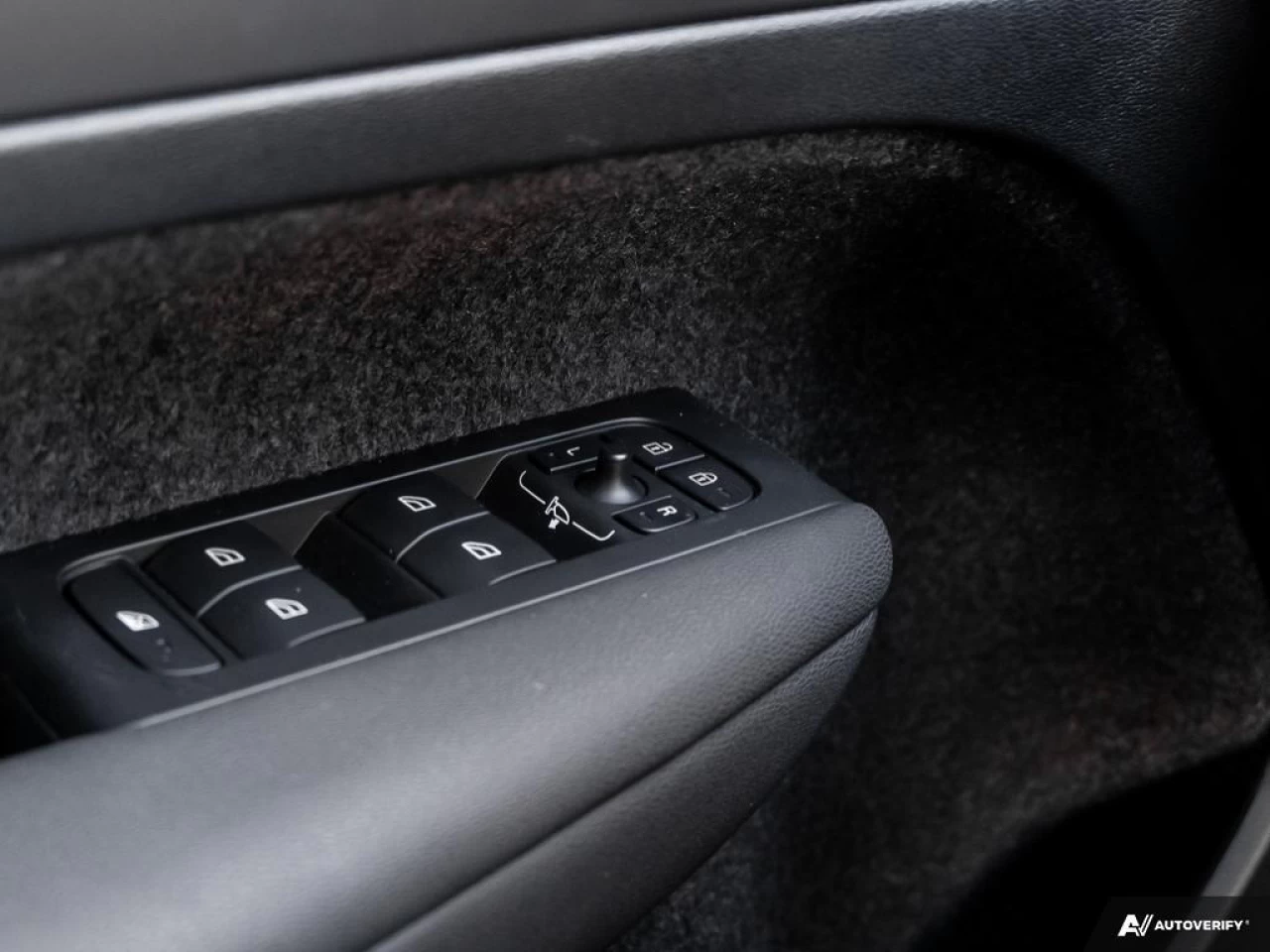 2022 Volvo XC40 T5 Inscription Main Image