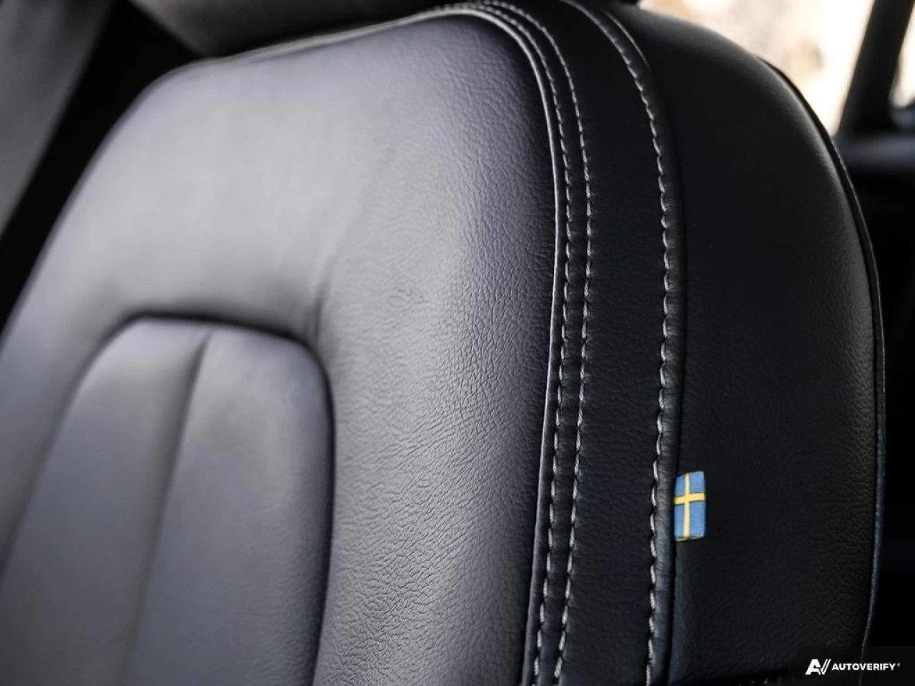 2022 Volvo XC40 T5 Inscription Main Image