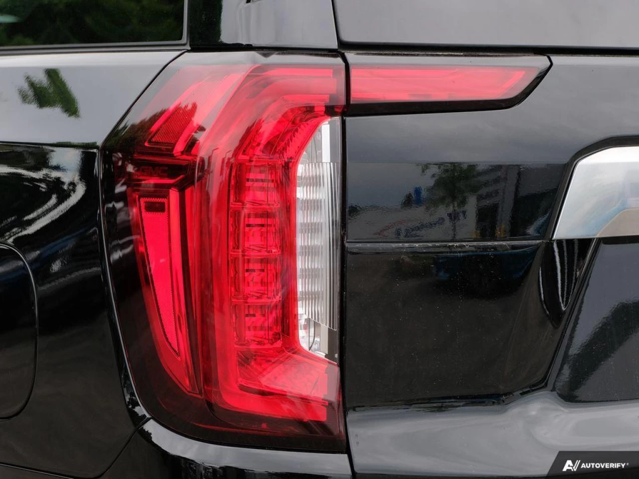 2021 GMC Yukon Denali Main Image