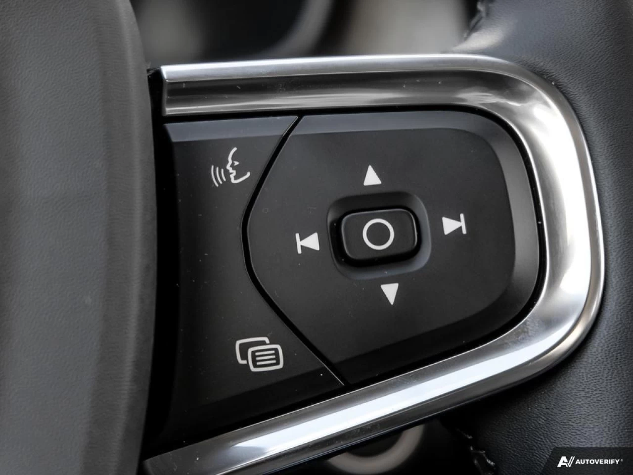 2022 Volvo XC40 T5 Inscription Main Image