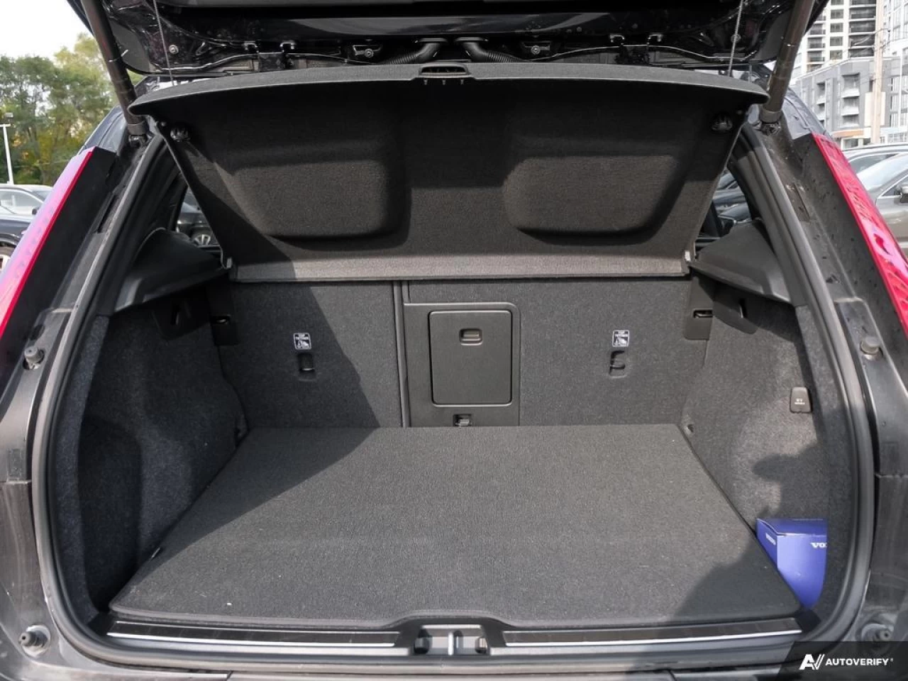 2022 Volvo XC40 T5 Inscription Main Image