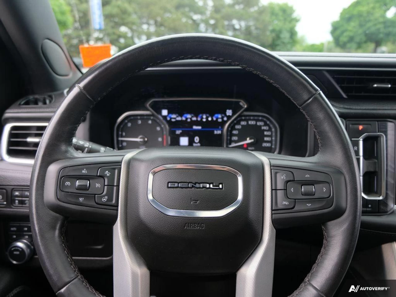 2021 GMC Yukon Denali Main Image