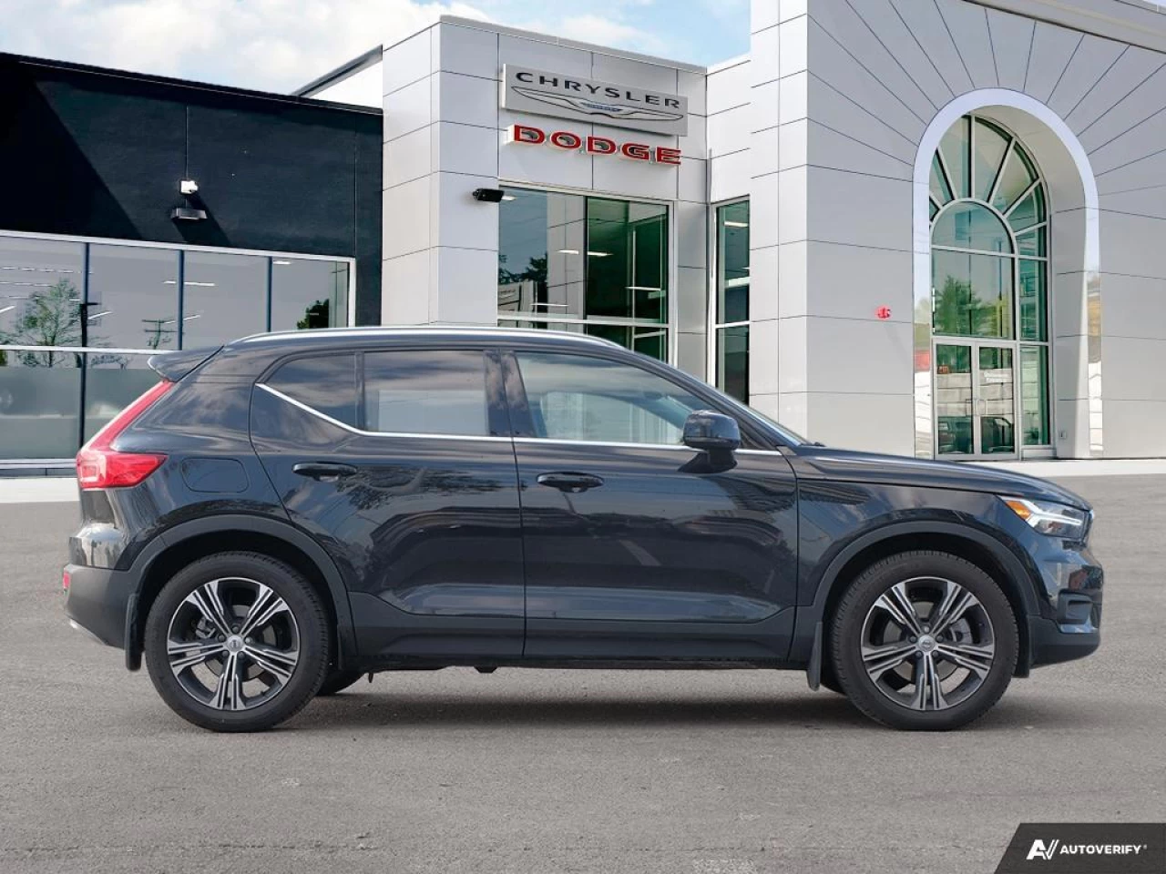 2022 Volvo XC40 T5 Inscription Main Image